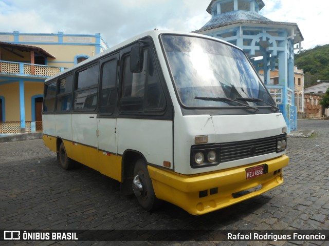 Ônibus Particulares 4556 na cidade de São Félix, Bahia, Brasil, por Rafael Rodrigues Forencio. ID da foto: 10556080.