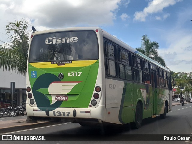 Transportes Cisne 1317 na cidade de Itabira, Minas Gerais, Brasil, por Paulo Cesar. Número da foto: #10653560.