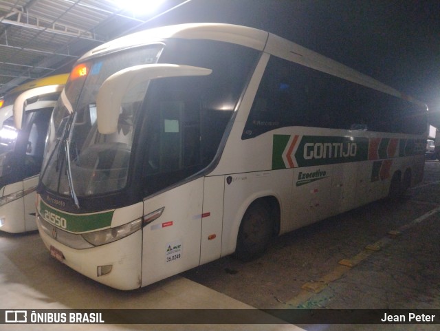 Empresa Gontijo de Transportes 21550 na cidade de Passos, Minas Gerais, Brasil, por Jean Peter. Número da foto: #10664632.