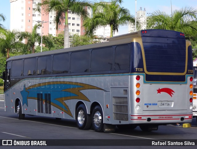 Ônibus Particulares 7728 na cidade de Barueri, São Paulo, Brasil, por Rafael Santos Silva. Número da foto: #10665270.
