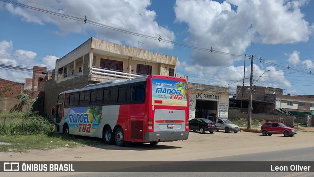 Manoel Tur 7484 na cidade de Surubim, Pernambuco, Brasil, por Leon Oliver. ID da foto: 10665052.