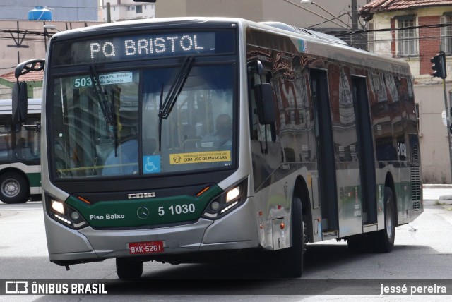 Via Sudeste Transportes S.A. 5 1030 na cidade de São Paulo, São Paulo, Brasil, por jessé pereira. ID da foto: 10665192.