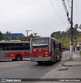 Pêssego Transportes 4 7233 na cidade de São Paulo, São Paulo, Brasil, por Andre Santos de Moraes. Número da foto: #:id.
