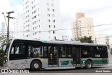 Via Sudeste Transportes S.A. 5 1025 na cidade de São Paulo, São Paulo, Brasil, por Jessé Santos. ID da foto: :id.