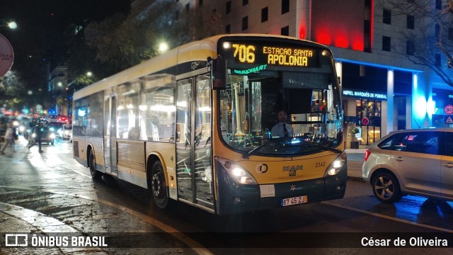 Companhia Carris de Ferro de Lisboa 2342 na cidade de Lisbon, Lisbon, Portugal, por César de Oliveira. Número da foto: #10674263.