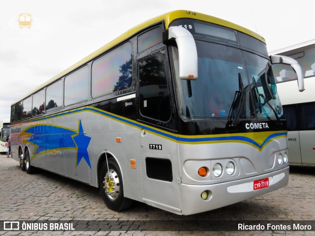 Ônibus Particulares 7719 na cidade de Curitiba, Paraná, Brasil, por Ricardo Fontes Moro. ID da foto: 10676019.