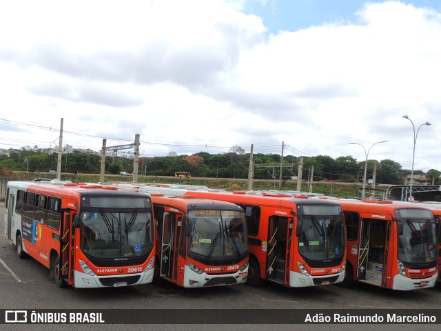 Expresso Luziense > Territorial Com. Part. e Empreendimentos 30612 na cidade de Belo Horizonte, Minas Gerais, Brasil, por Adão Raimundo Marcelino. Número da foto: #10680951.