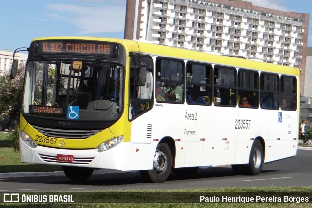 Viação Pioneira 223557 na cidade de Brasília, Distrito Federal, Brasil, por Paulo Henrique Pereira Borges. ID da foto: 10622401.