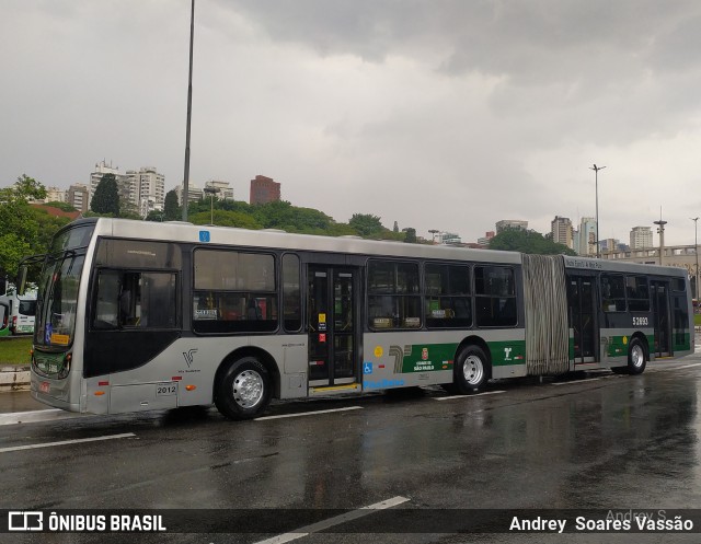 Via Sudeste Transportes S.A. 5 2693 na cidade de São Paulo, São Paulo, Brasil, por Andrey  Soares Vassão. Número da foto: #10624003.