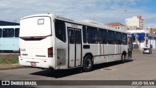 Ônibus Particulares 4644 na cidade de Porto Alegre, Rio Grande do Sul, Brasil, por JULIO SILVA. Número da foto: #10624139.