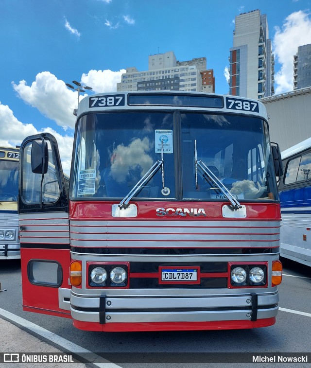 Ônibus Particulares 7387 na cidade de Barueri, São Paulo, Brasil, por Michel Nowacki. Número da foto: #10624352.