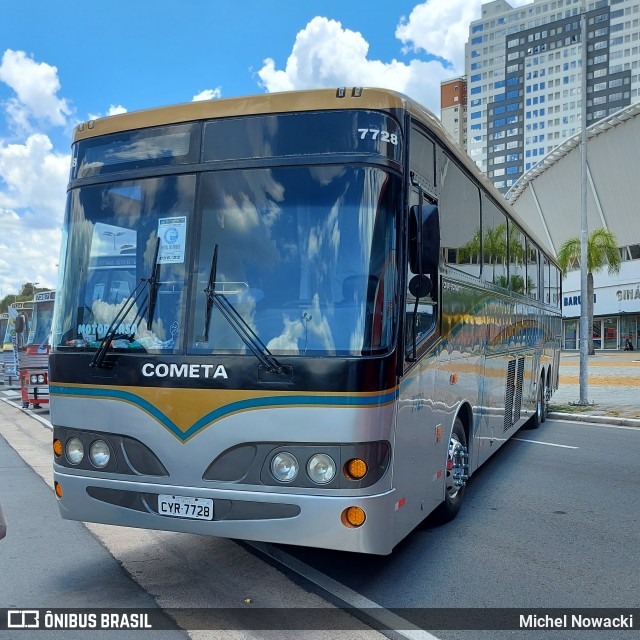 Ônibus Particulares 7728 na cidade de Barueri, São Paulo, Brasil, por Michel Nowacki. Número da foto: #10624365.