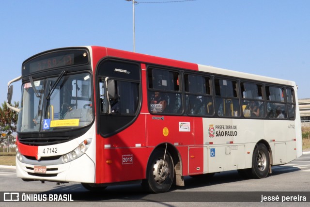 Pêssego Transportes 4 7142 na cidade de São Paulo, São Paulo, Brasil, por jessé pereira. ID da foto: 10683660.