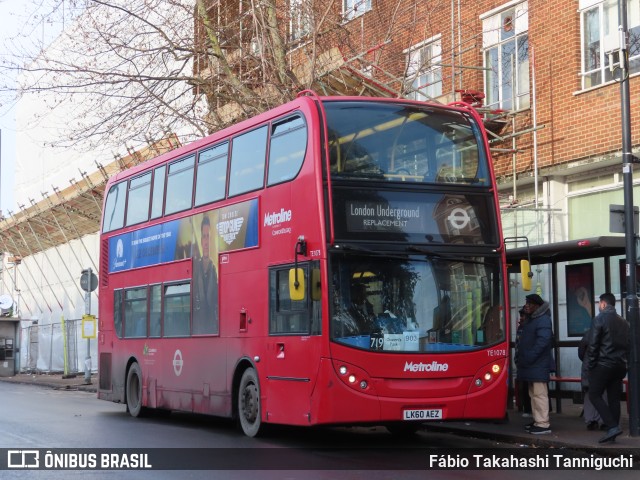 Metroline TE1078 na cidade de London, Greater London, Inglaterra, por Fábio Takahashi Tanniguchi. ID da foto: 10683800.