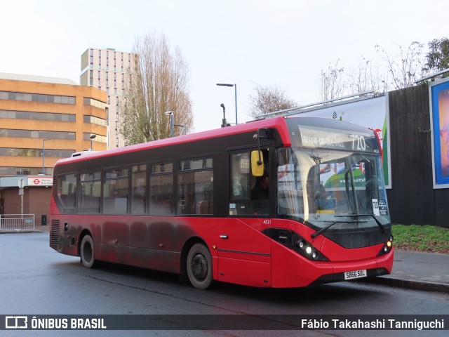 Sullivan Bus & Coach ae21 na cidade de Harrow, Greater London, Inglaterra, por Fábio Takahashi Tanniguchi. ID da foto: 10686771.