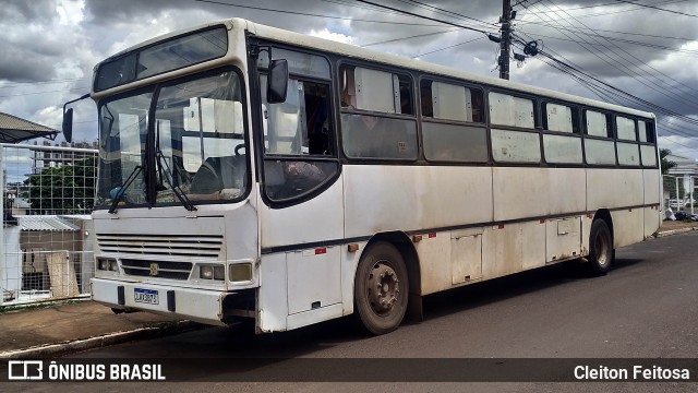 Ônibus Particulares LWX3173 na cidade de Rio Verde, Goiás, Brasil, por Cleiton Feitosa. Número da foto: #10689618.