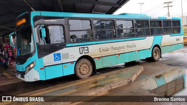 UTB - União Transporte Brasília 2620 na cidade de Taguatinga, Distrito Federal, Brasil, por Brenno Santos. Número da foto: #10694442.
