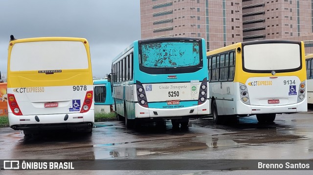 UTB - União Transporte Brasília 5250 na cidade de Taguatinga, Distrito Federal, Brasil, por Brenno Santos. Número da foto: #10694452.