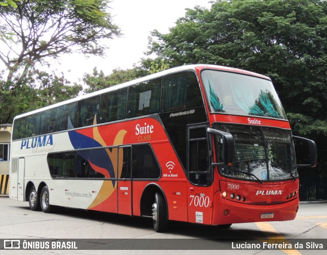 Pluma Conforto e Turismo 7000 na cidade de São Paulo, São Paulo, Brasil, por Luciano Ferreira da Silva. ID da foto: 10697720.