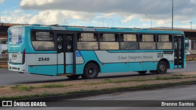 UTB - União Transporte Brasília 2540 na cidade de Candangolândia, Distrito Federal, Brasil, por Brenno Santos. Número da foto: #10696044.
