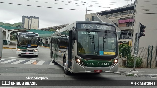 Via Sudeste Transportes S.A. 5 1005 na cidade de São Paulo, São Paulo, Brasil, por Alex Marques. ID da foto: 10709211.