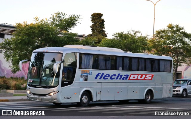 Flecha Bus 6062 na cidade de Ciudad Autónoma de Buenos Aires, Argentina, por Francisco Ivano. Número da foto: #10717735.
