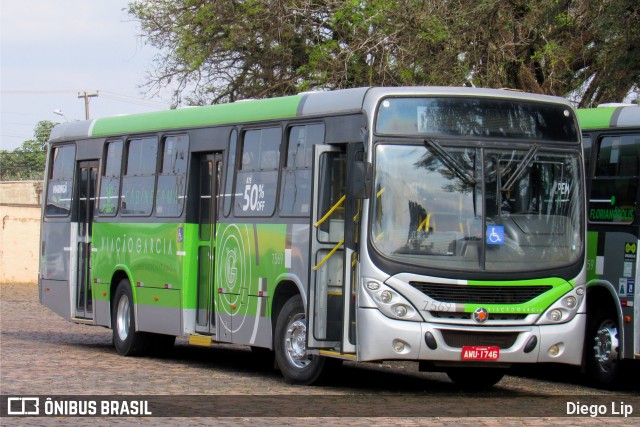 Viação Garcia 7569 na cidade de Londrina, Paraná, Brasil, por Diego Lip. ID da foto: 10716348.