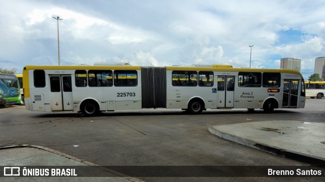 Viação Pioneira 225703 na cidade de Brasília, Distrito Federal, Brasil, por Brenno Santos. Número da foto: #10626960.