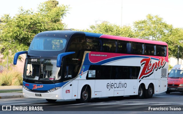 Zenit 675 na cidade de Ciudad Autónoma de Buenos Aires, Argentina, por Francisco Ivano. Número da foto: #10718279.
