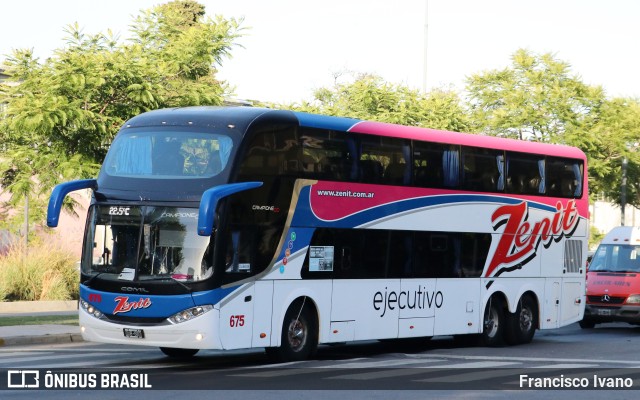 Zenit 675 na cidade de Ciudad Autónoma de Buenos Aires, Argentina, por Francisco Ivano. ID da foto: 10718279.