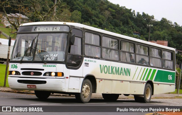 Empresa de Transportes Coletivos Volkmann 136 na cidade de Pomerode, Santa Catarina, Brasil, por Paulo Henrique Pereira Borges. Número da foto: #10725790.