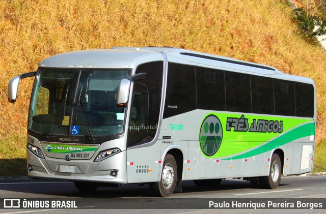 Turismo Três Amigos RJ 502.201 na cidade de Piraí, Rio de Janeiro, Brasil, por Paulo Henrique Pereira Borges. Número da foto: #10725633.