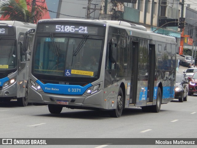 Viação Paratodos > São Jorge > Metropolitana São Paulo > Mobibrasil 6 3371 na cidade de São Paulo, São Paulo, Brasil, por Nicolas Matheusz. Número da foto: #10722889.