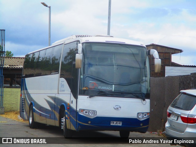 Transportes Iturriaga FWJK47 na cidade de Santa Cruz, Colchagua, Libertador General Bernardo O'Higgins, Chile, por Pablo Andres Yavar Espinoza. Número da foto: #10631781.