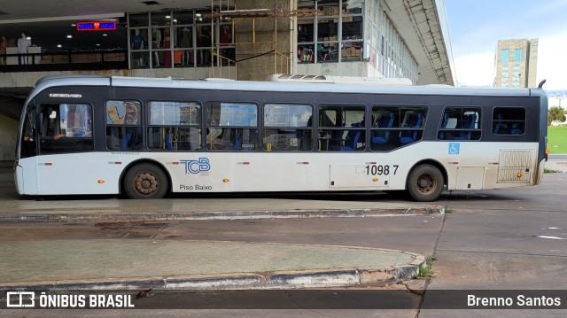 TCB - Sociedade de Transportes Coletivos de Brasília 1098 7 na cidade de Brasília, Distrito Federal, Brasil, por Brenno Santos. ID da foto: 10632736.