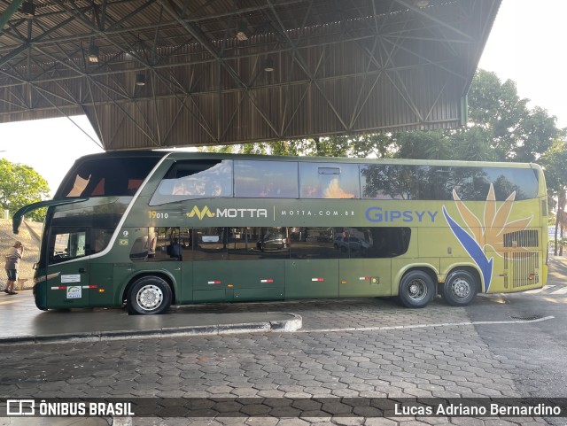 Viação Motta 19010 na cidade de Bauru, São Paulo, Brasil, por Lucas Adriano Bernardino. ID da foto: 10630438.