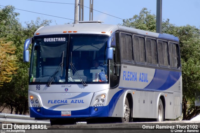 Flecha Azul 98 na cidade de Querétaro, Querétaro, México, por Omar Ramírez Thor2102. Número da foto: #10637166.