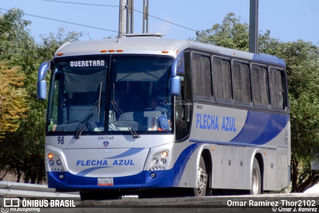 Flecha Azul 98 na cidade de Querétaro, Querétaro, México, por Omar Ramírez Thor2102. ID da foto: 10637166.