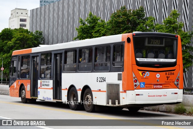 Viação Gato Preto 8 2294 na cidade de São Paulo, São Paulo, Brasil, por Franz Hecher. Número da foto: #10644958.