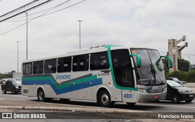 Grandino Transportes 4300 na cidade de São Paulo, São Paulo, Brasil, por Francisco Ivano. Número da foto: #10648947.