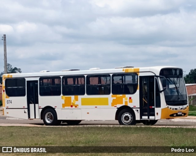 Karen Transportes 074 na cidade de Campina do Monte Alegre, São Paulo, Brasil, por Pedro Leo. Número da foto: #10647551.