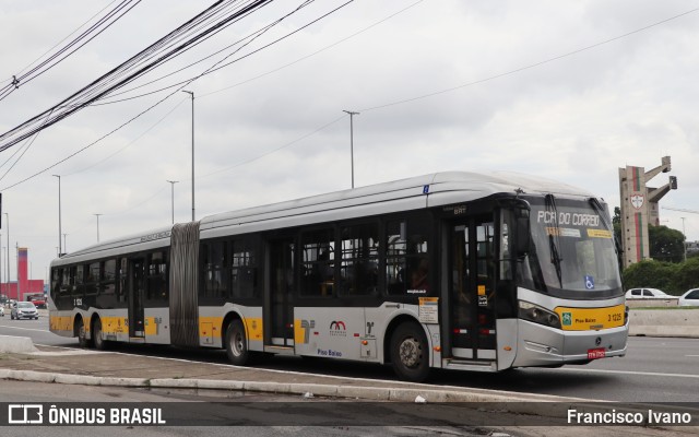 Viação Metrópole Paulista - Zona Leste 3 1225 na cidade de São Paulo, São Paulo, Brasil, por Francisco Ivano. ID da foto: 10648979.