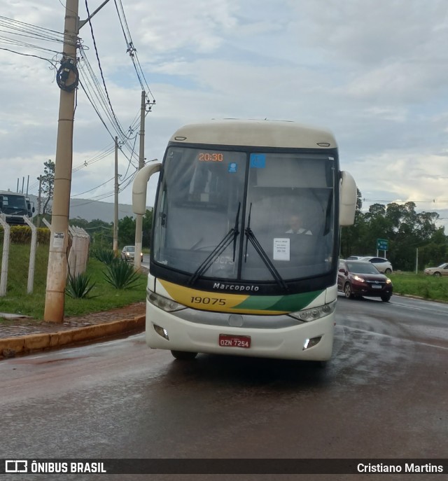 Empresa Gontijo de Transportes 19075 na cidade de Montes Claros, Minas Gerais, Brasil, por Cristiano Martins. ID da foto: 10646635.