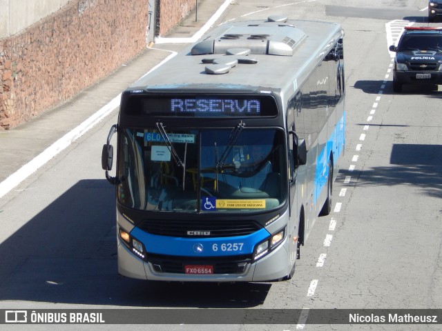 Transwolff Transportes e Turismo 6 6257 na cidade de São Paulo, São Paulo, Brasil, por Nicolas Matheusz. Número da foto: #10648237.