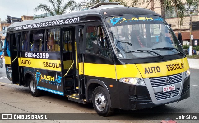 Flash Auto Escolas  na cidade de São Paulo, São Paulo, Brasil, por Jair Silva. Número da foto: #9738014.