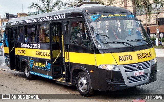 Flash Auto Escolas  na cidade de São Paulo, São Paulo, Brasil, por Jair Silva. ID da foto: 9738014.