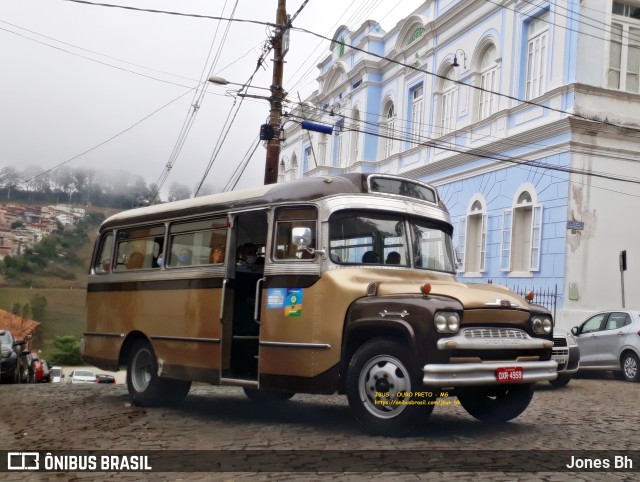 Ônibus Particulares 4959 na cidade de Ouro Preto, Minas Gerais, Brasil, por Jones Bh. Número da foto: #9743580.