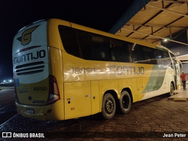 Empresa Gontijo de Transportes 18850 na cidade de Luz, Minas Gerais, Brasil, por Jean Peter. ID da foto: 9747175.