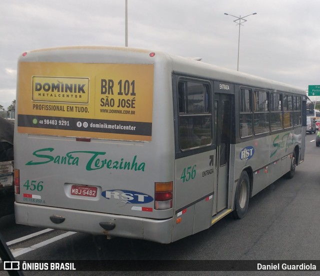 RST - Rodoviária Santa Terezinha 456 na cidade de Florianópolis, Santa Catarina, Brasil, por Daniel Guardiola. Número da foto: #9744606.