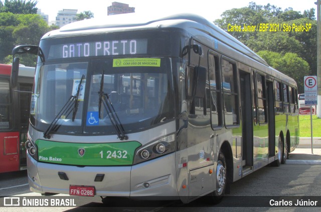 Viação Gato Preto 1 2432 na cidade de São Paulo, São Paulo, Brasil, por Carlos Júnior. ID da foto: 9758582.